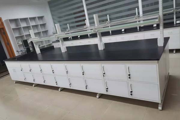 實驗臺在使用過程中需要注意哪些安全事項？