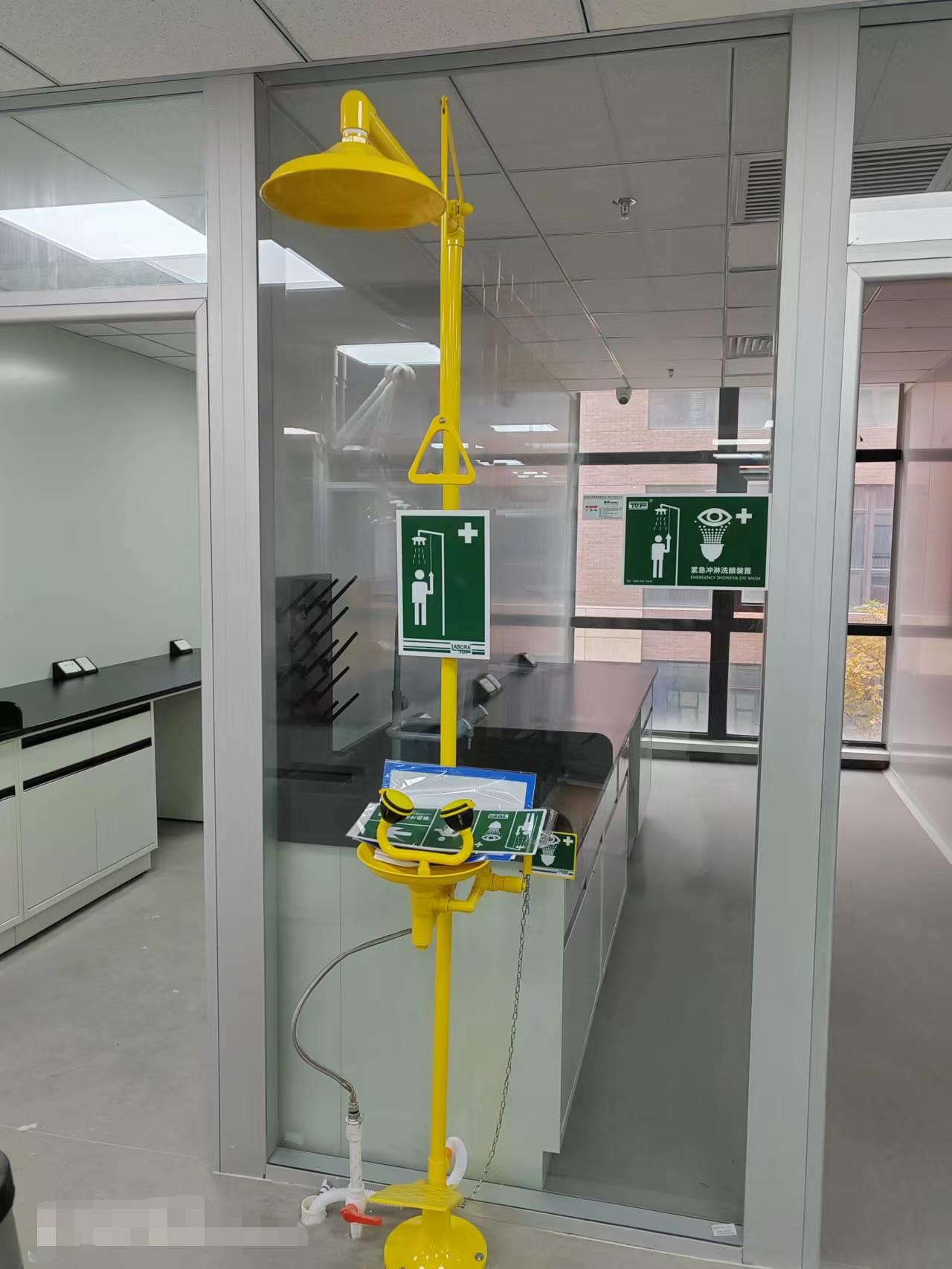 緊急噴淋裝置 緊急噴淋裝置