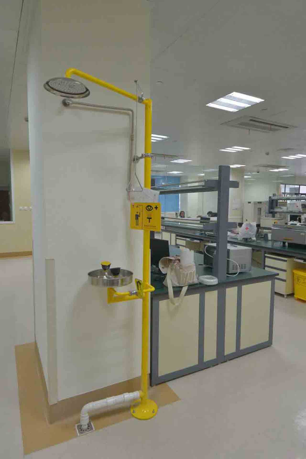 緊急噴淋裝置 緊急噴淋裝置