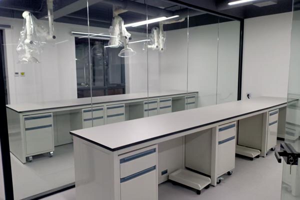 全新全鋼實驗臺費(fèi)用是多少？